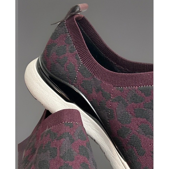 Rockport Total Motion Women Burgundy Leopard Knit Slip On Sneakers Sz 8 - Picture 3 of 8